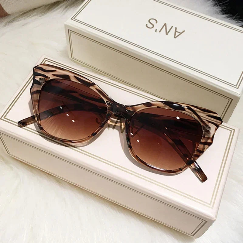 Fashion Cat Eye Sunglasses Women Vintage Sun Glasses Female Cateye Frame Mirror Retro Luxury Traveling Gradient Oculos De Sol