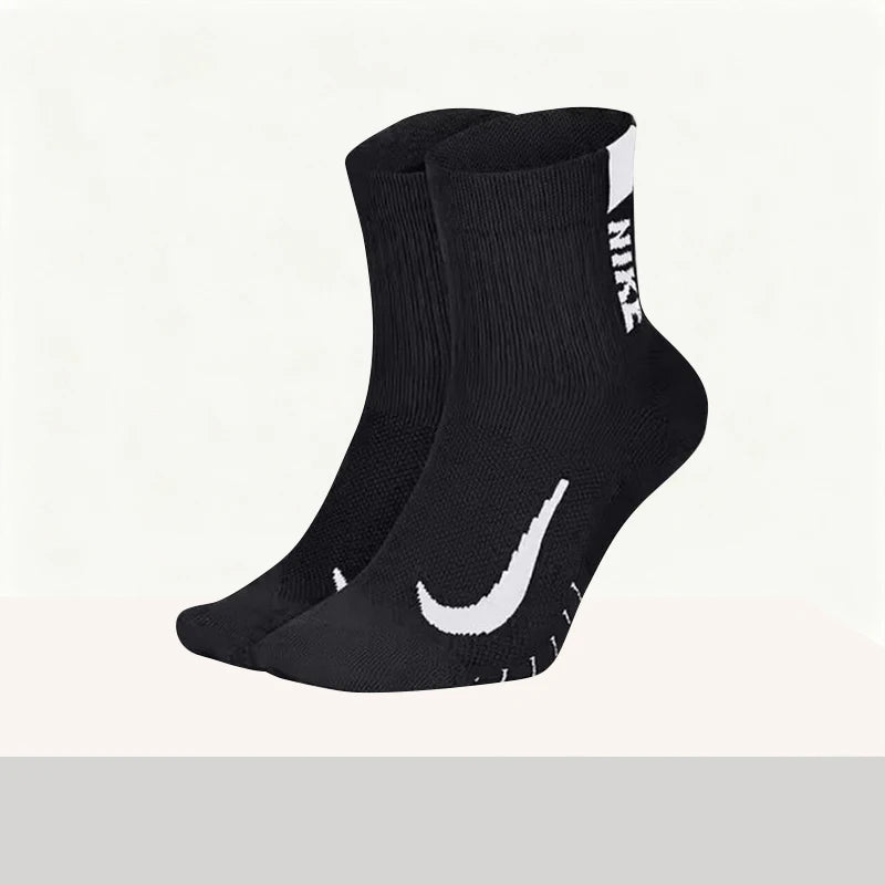 Nike: abbigliamento sportivo e casual elegante, versatile e comodo per uomo e donna – Calzini in spugna, confezione da 3 SX7557-010