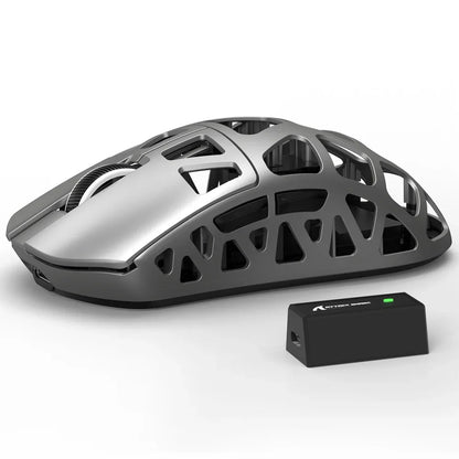 ATTACK SHARK R3 Gaming-Maus aus Magnesiumlegierung 8K SUPERLIGHT 8000Hz 6 einstellbare DPI-Stufen bis zu 26000 PAW3395 BT/2.4G kabellos/kabelgebunden