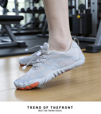 Pár outdoorových športových vodných topánok, topánky na bosé nohy, rýchloschnúce plážové, plavecké, fitness, brodiace, turistické, cyklistické, vodné tenisky