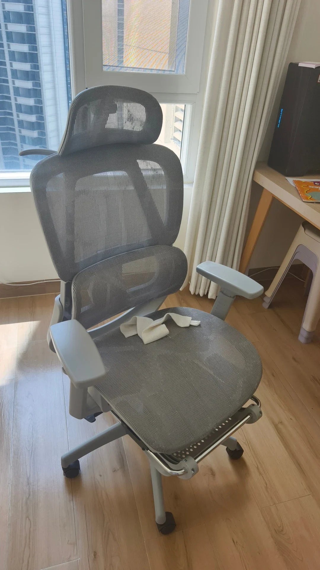 Office Chair Gaming Desk Ergonomic Computer Adjustable Armrests 3D Headrest Chair Lift Chair Back Can Tilt Back with Foo Pedals