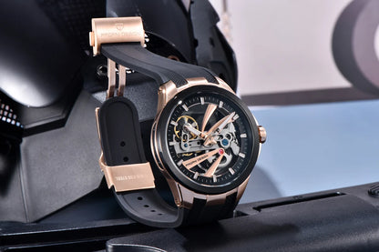 PAGANI DESIGN herreur – Luksuriøst mekanisk ur med automatisk optræk, af typen »skelet« (med synligt urværk), udstyret med en tourbillon, safirglas med antirefleksbehandling, vandtæt og selvlysende.