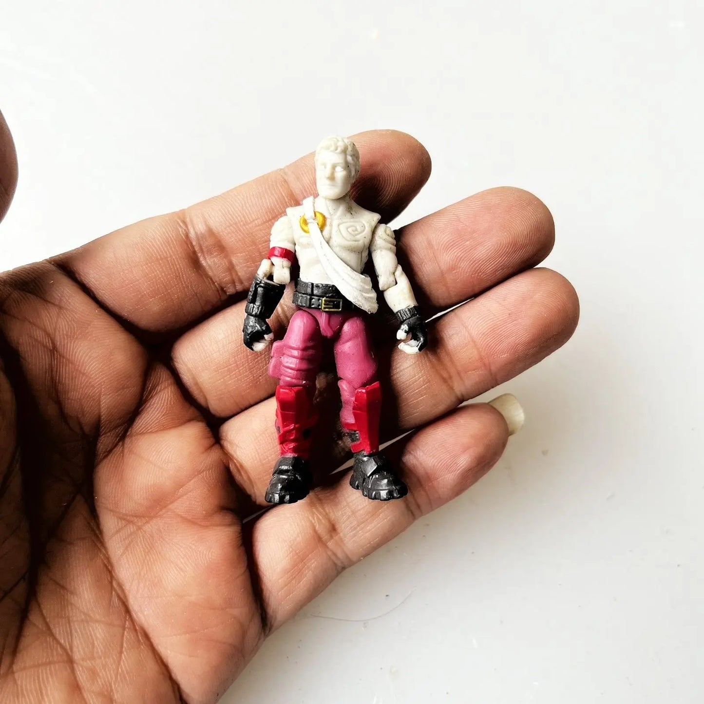 Figura articulada Fortnite Robin Zix Game Peripheral em estilo cartoon — brinquedo criativo com personalidade, ornamento de coleção e presente de aniversário