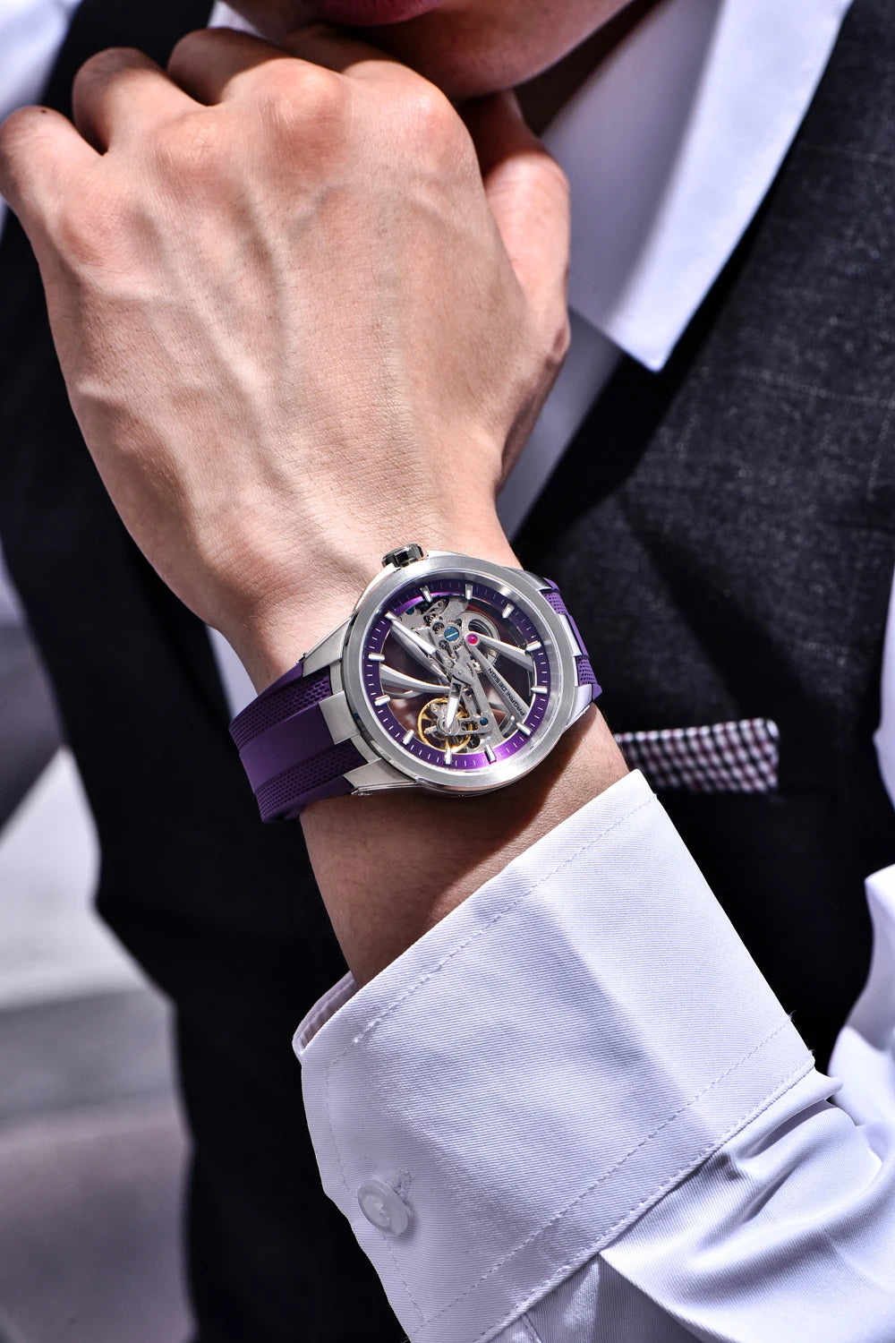 PAGANI DESIGN herreur – Luksuriøst mekanisk ur med automatisk optræk, af typen »skelet« (med synligt urværk), udstyret med en tourbillon, safirglas med antirefleksbehandling, vandtæt og selvlysende.