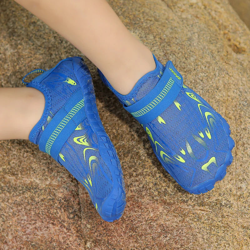 NOWE dziecięce buty plażowe do szybkiego nurkowania dla chłopców i dziewczynek Qianjiang, buty do pływania, buty na podłogę do fitnessu w pomieszczeniach, buty łazienkowe 29-38#