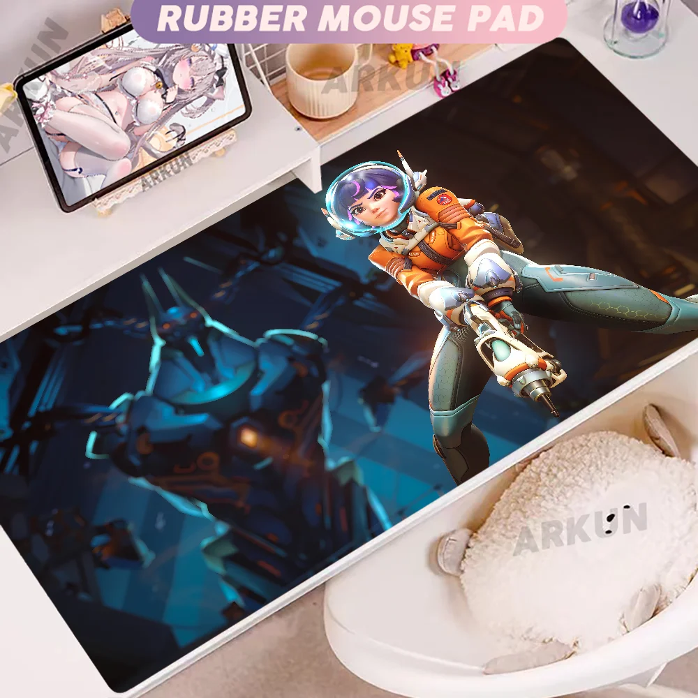 Madingas didelis FPS 900x400 anime žaidimų merginos Overwatch nešiojamojo kompiuterio ir biuro minkštas guminis stalo kilimėlis, XXL žaidimų pelės kilimėlis