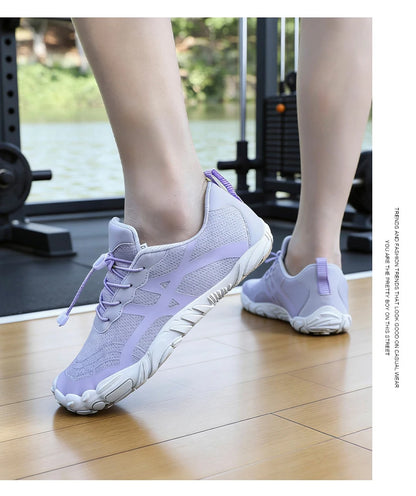 Pár outdoorových športových vodných topánok, topánky na bosé nohy, rýchloschnúce plážové, plavecké, fitness, brodiace, turistické, cyklistické, vodné tenisky