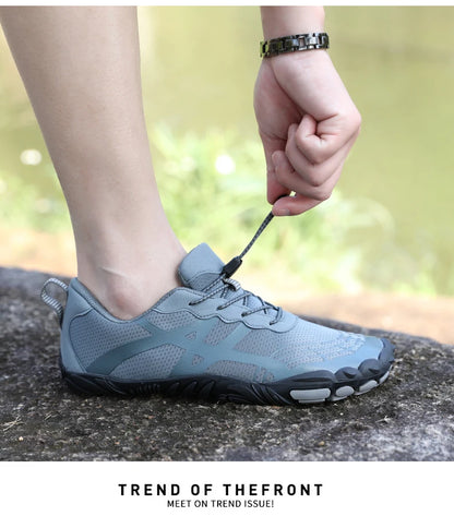 Pár outdoorových športových vodných topánok, topánky na bosé nohy, rýchloschnúce plážové, plavecké, fitness, brodiace, turistické, cyklistické, vodné tenisky