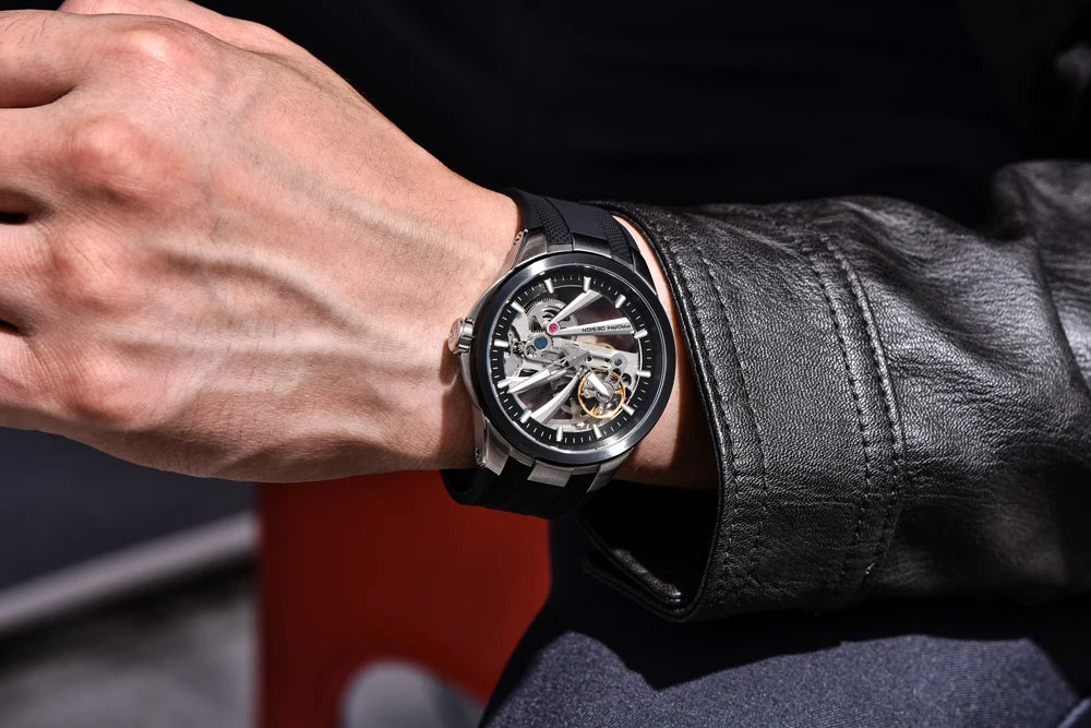 PAGANI DESIGN herreur – Luksuriøst mekanisk ur med automatisk optræk, af typen »skelet« (med synligt urværk), udstyret med en tourbillon, safirglas med antirefleksbehandling, vandtæt og selvlysende.