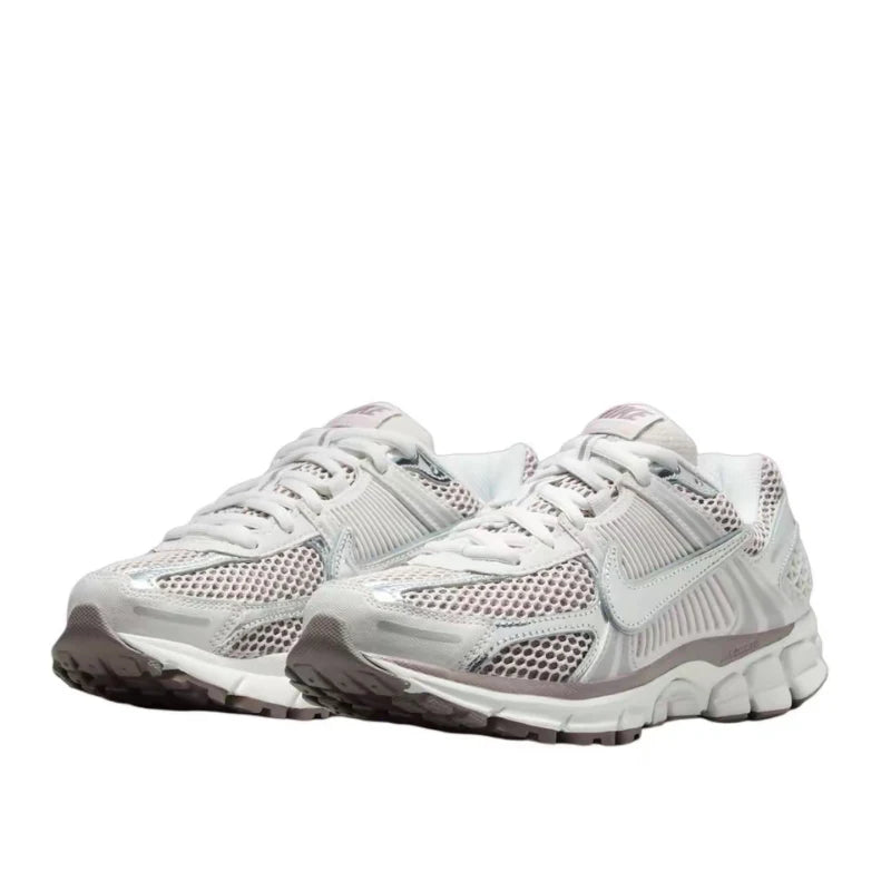Nike Zoom Vomero 5 Bequeme, vielseitige, strapazierfähige und atmungsaktive Low-Top-Laufschuhe für Damen Silber HV6417-001