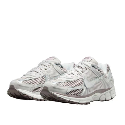 Nike Zoom Vomero 5 Bequeme, vielseitige, strapazierfähige und atmungsaktive Low-Top-Laufschuhe für Damen Silber HV6417-001