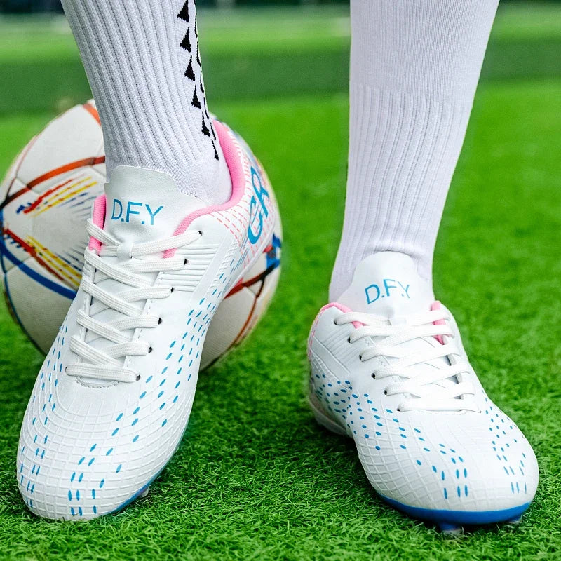 Niskie korki piłkarskie z długimi kołkami TF, odporne na zużycie i elastyczne, odpowiednie do sportów na boiskach zewnętrznych