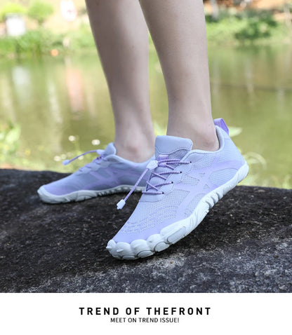 Pár outdoorových športových vodných topánok, topánky na bosé nohy, rýchloschnúce plážové, plavecké, fitness, brodiace, turistické, cyklistické, vodné tenisky