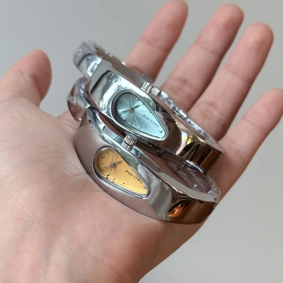 y2k watch shaped teardrop bracelet watch female couple light luxury senior sense of antique wind Gift Ladies' Quartz Wristwatch