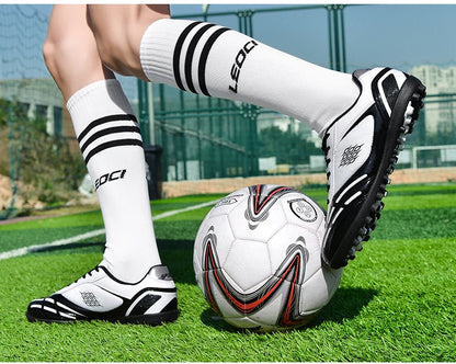 Chaussures de Football pour hommes, bottes de Football sur gazon, clous de sol fermes, baskets antidérapantes pour garçons, baskets originales d'entraînement sur le terrain en plein air