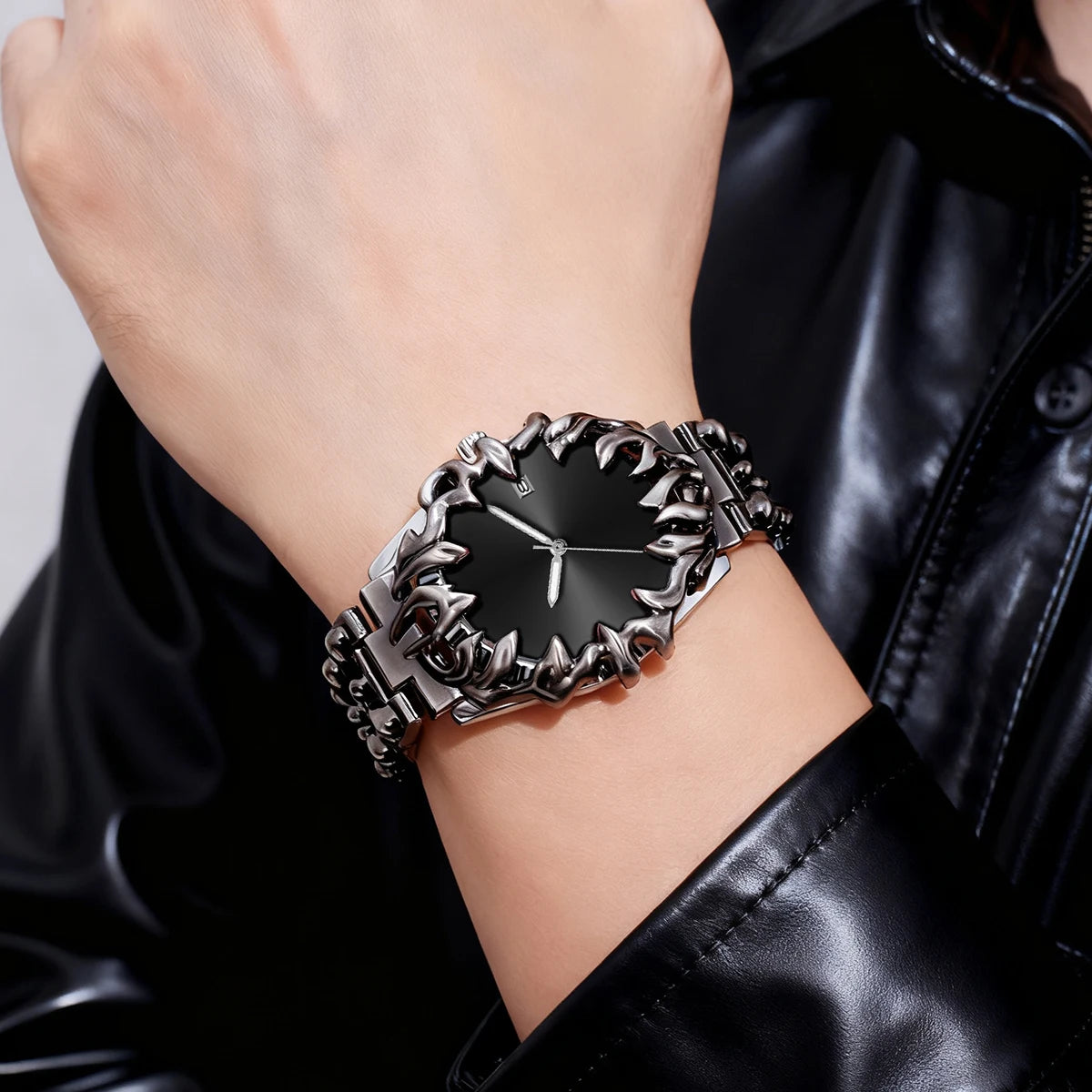 Sports Men Watch Fashion Man Stainless Steel Quartz Movement Red Clock Top Brand Halloween Creative Military Watch for Men reloj
