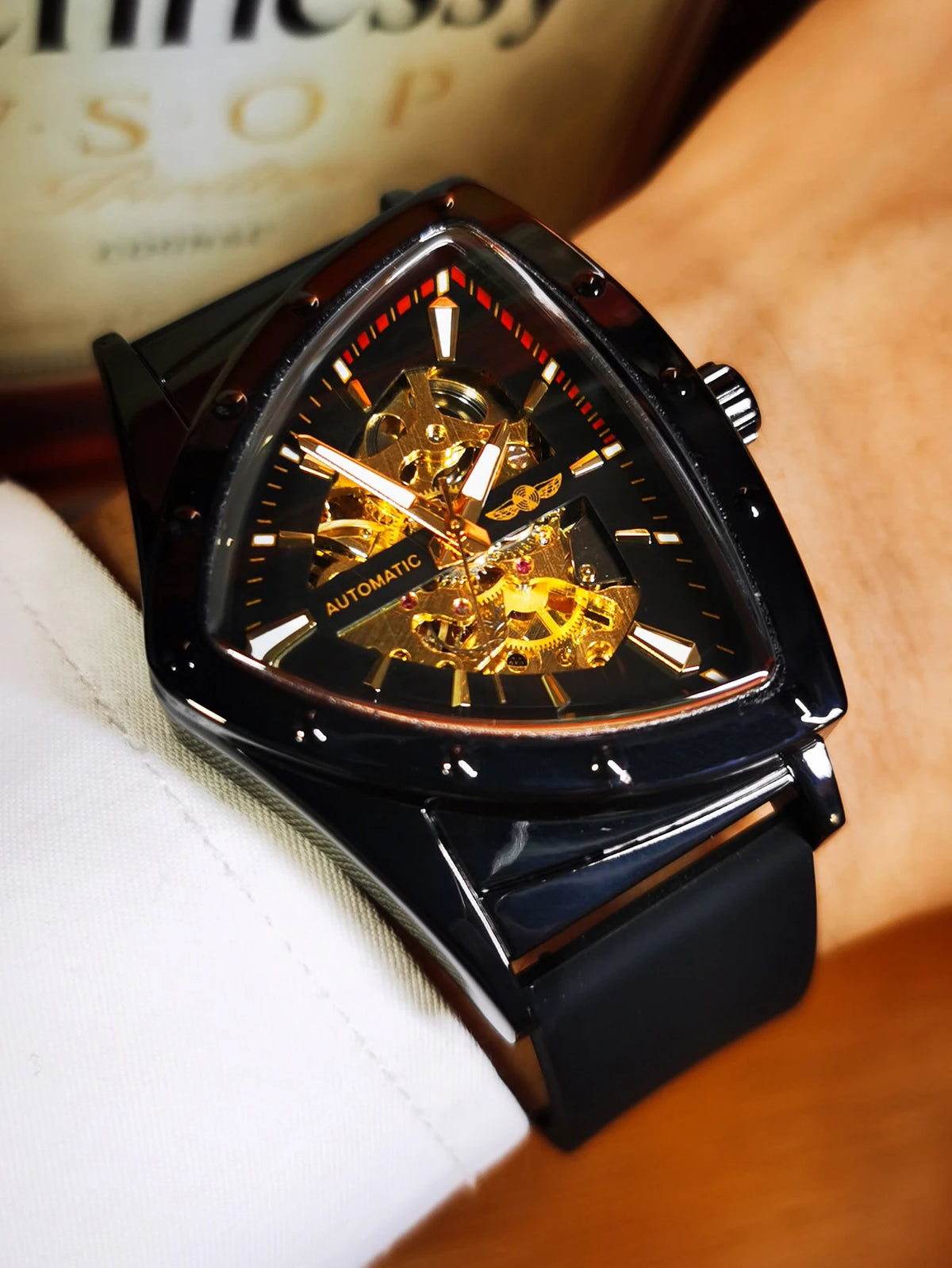 Orologio automatico da uomo WINNER, design scheletrato triangolare, lancette luminescenti, cinturino in gomma, stile militare, orologio meccanico di lusso