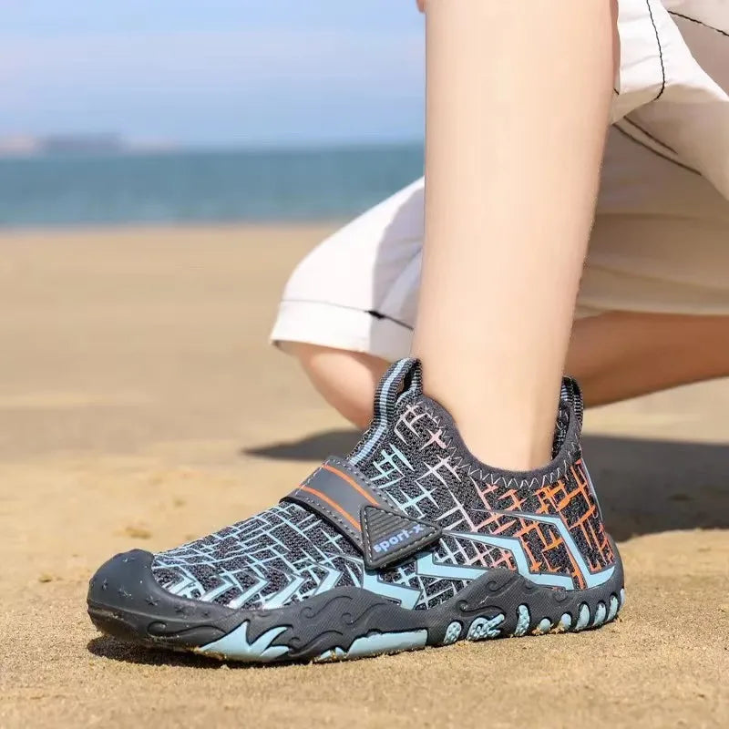 NOWE dziecięce buty plażowe do szybkiego nurkowania dla chłopców i dziewczynek Qianjiang, buty do pływania, buty na podłogę do fitnessu w pomieszczeniach, buty łazienkowe 29-38#