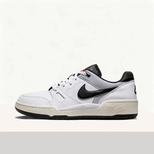 Nike Full Force – tyylikäs, mukava, trendikäs, monipuolinen, jokapäiväiseen käyttöön, työmatkoille, urheiluun ja vapaa-aikaan sopiva matalavartinen lenkkari FB1362-101