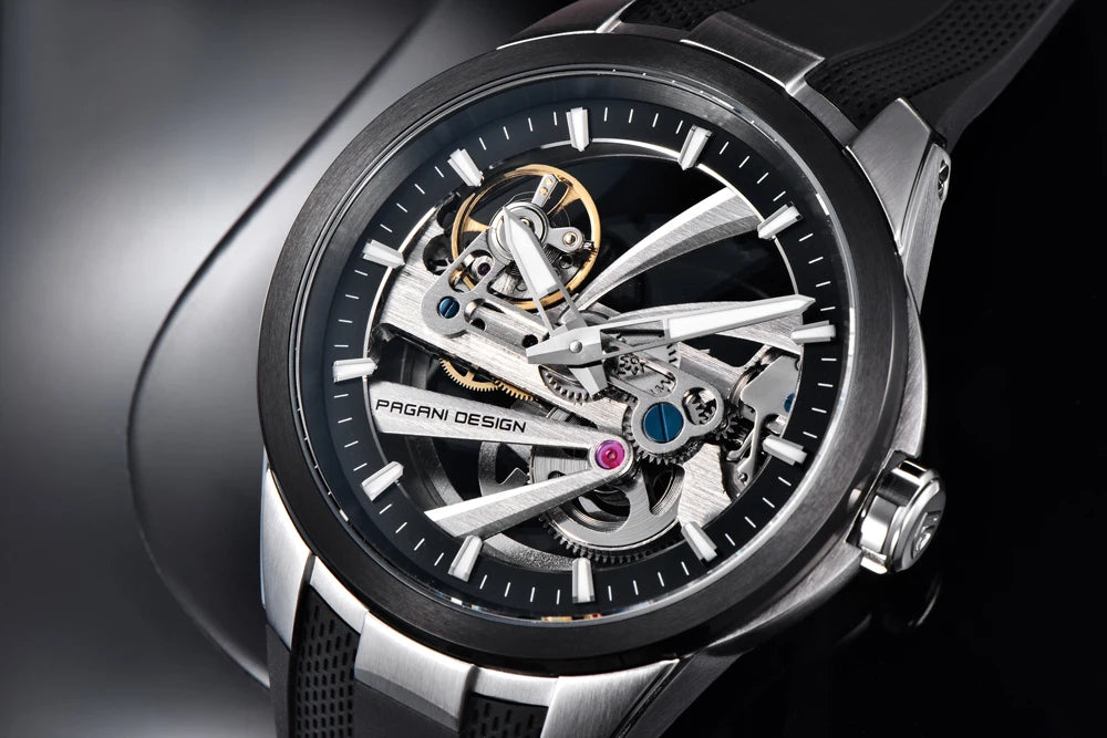 PAGANI DESIGN herreur – Luksuriøst mekanisk ur med automatisk optræk, af typen »skelet« (med synligt urværk), udstyret med en tourbillon, safirglas med antirefleksbehandling, vandtæt og selvlysende.