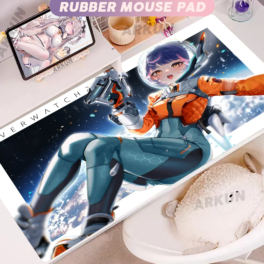 Madingas didelis FPS 900x400 anime žaidimų merginos Overwatch nešiojamojo kompiuterio ir biuro minkštas guminis stalo kilimėlis, XXL žaidimų pelės kilimėlis