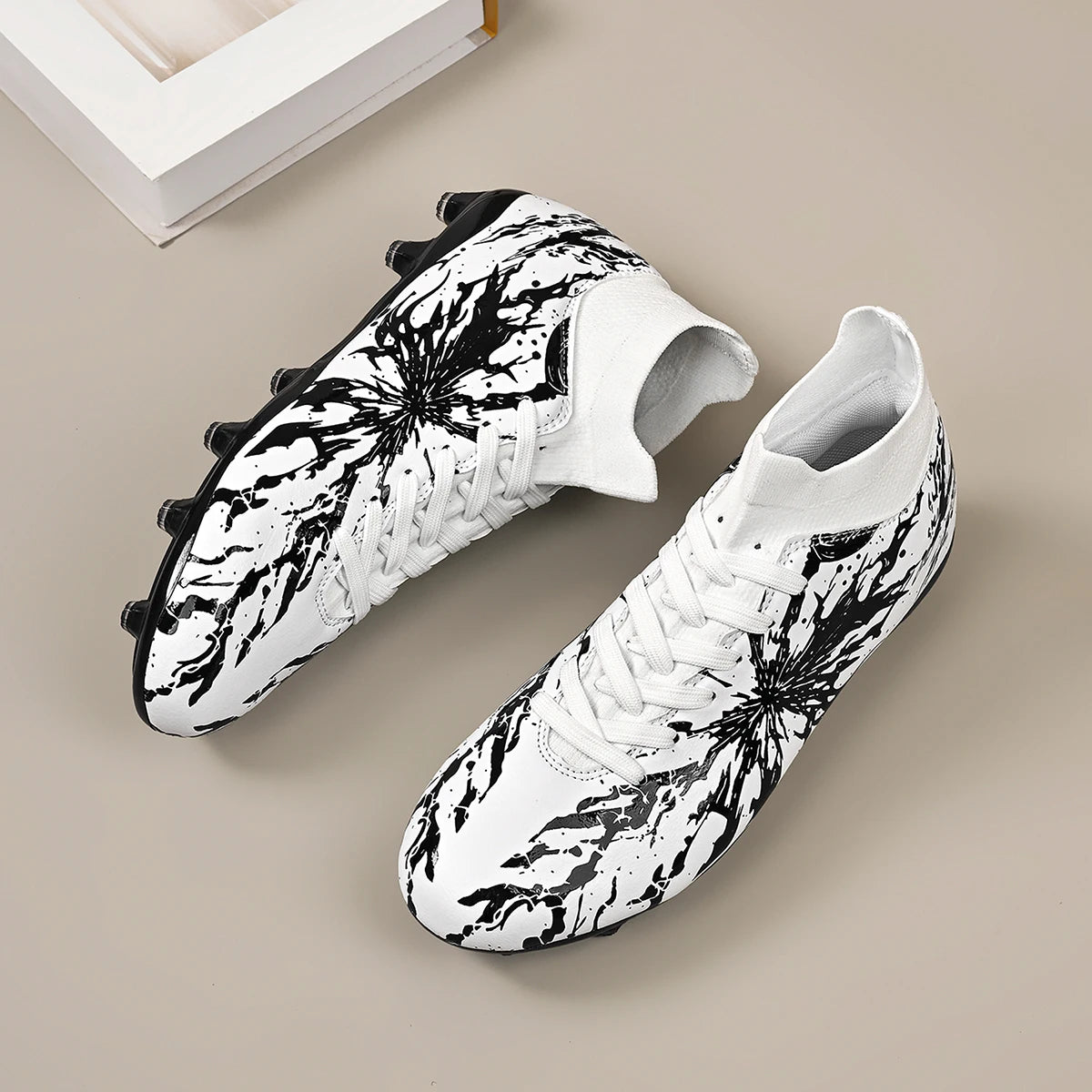 Chaussures de football pour adultes, crampons AG FG, légères, antidérapantes, avec longues pointes, résistantes à l'usure, pour terrain de gazon extérieur.