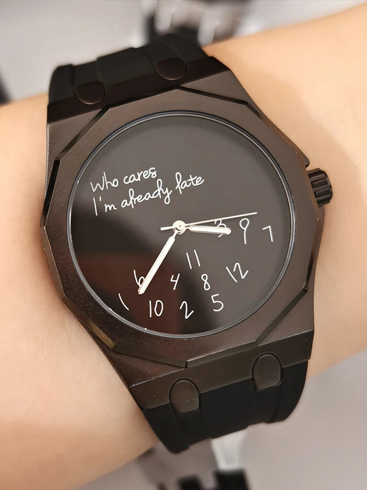 Luksusowy zegarek męski z ośmiokątną kopertą i silikonowym paskiem, wodoodporny, wyposażony w tarczę z humorystycznym hasłem „Who Cares I'm Already Late” (No i co z tego, i tak już się spóźniłem).