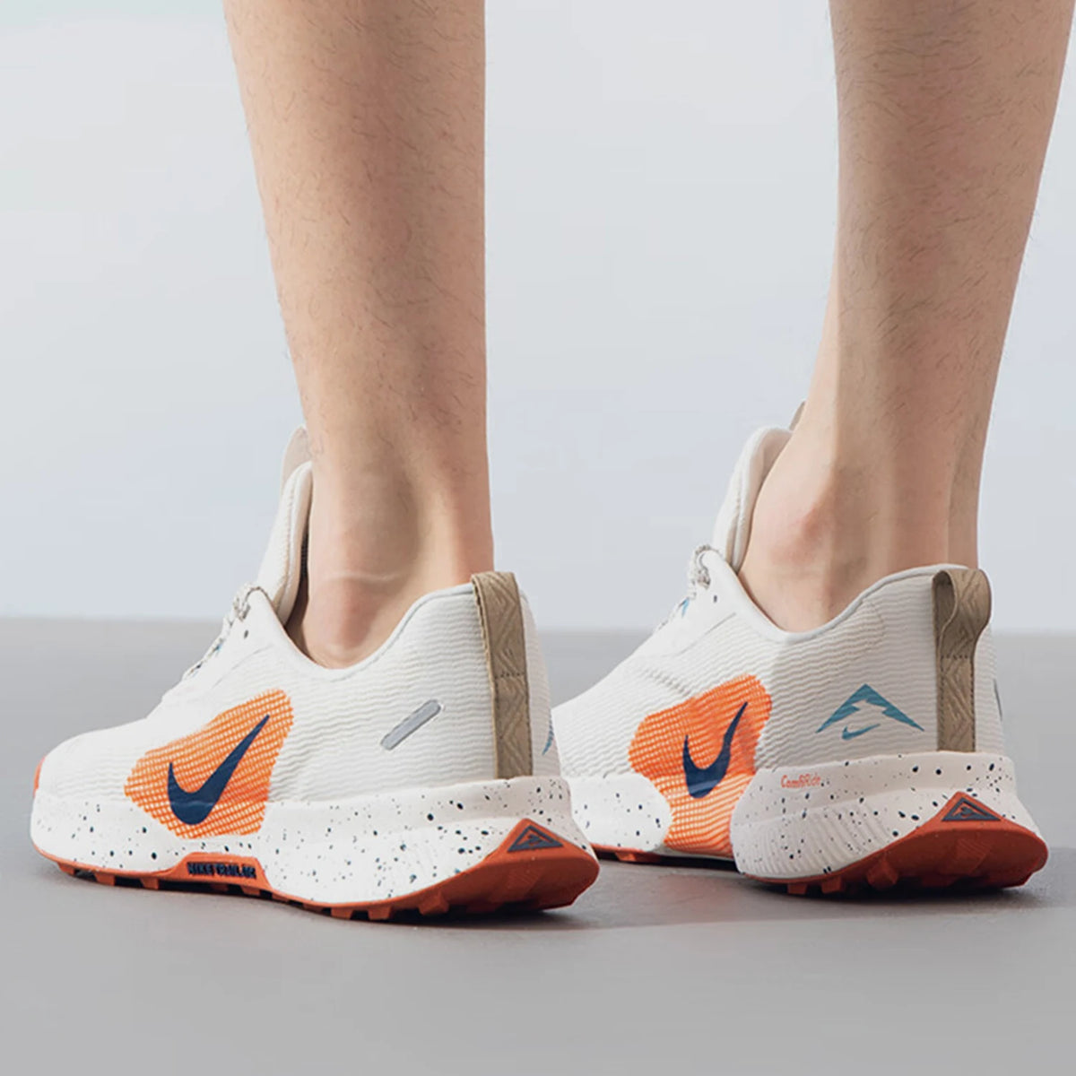 Nike originalni novi moški lahki in dihalni tekaški čevlji za zunanjo uporabo FQ0904-002