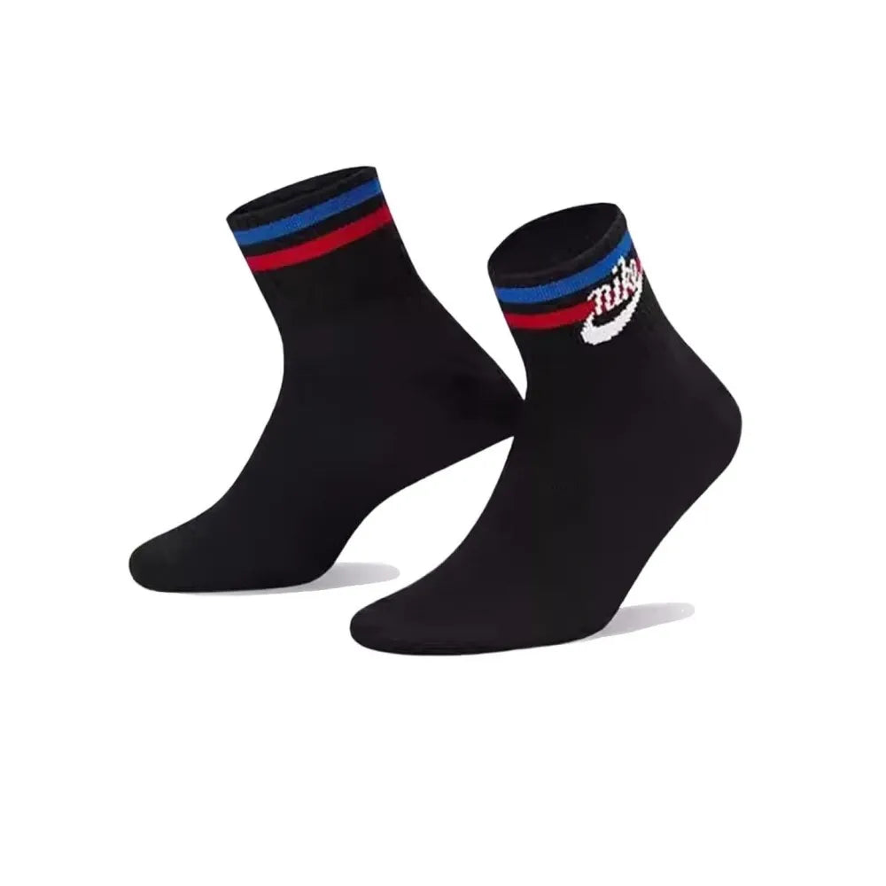 Nike: abbigliamento sportivo e casual elegante, versatile e comodo per uomo e donna – Calzini in spugna, confezione da 3 SX7557-010