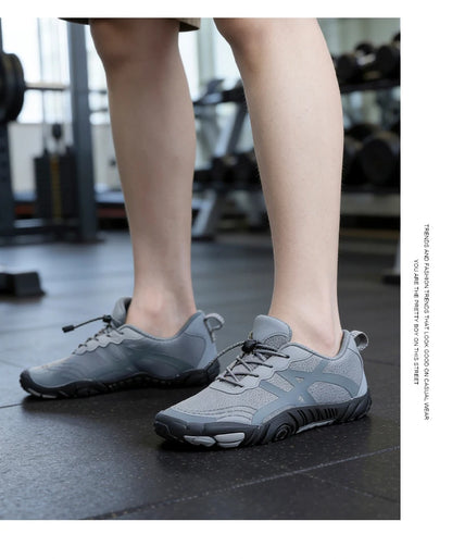 Pár outdoorových športových vodných topánok, topánky na bosé nohy, rýchloschnúce plážové, plavecké, fitness, brodiace, turistické, cyklistické, vodné tenisky