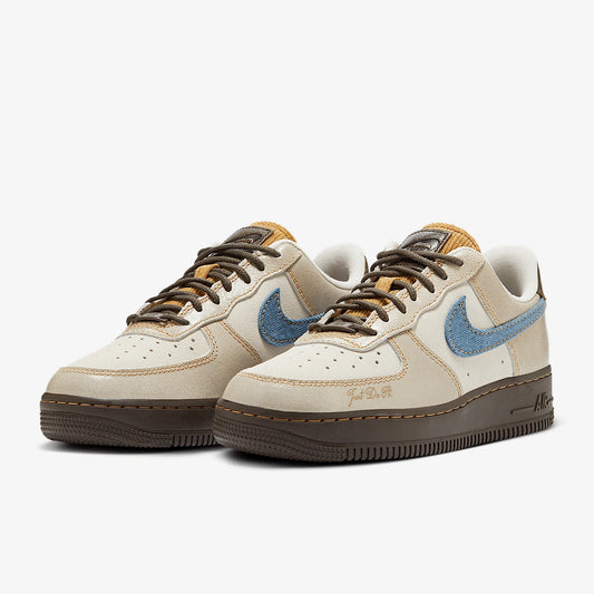 Nike Air Force 1 – damskie, klasyczne trampki z grubą podeszwą, wytrzymałe, model HQ3458-142