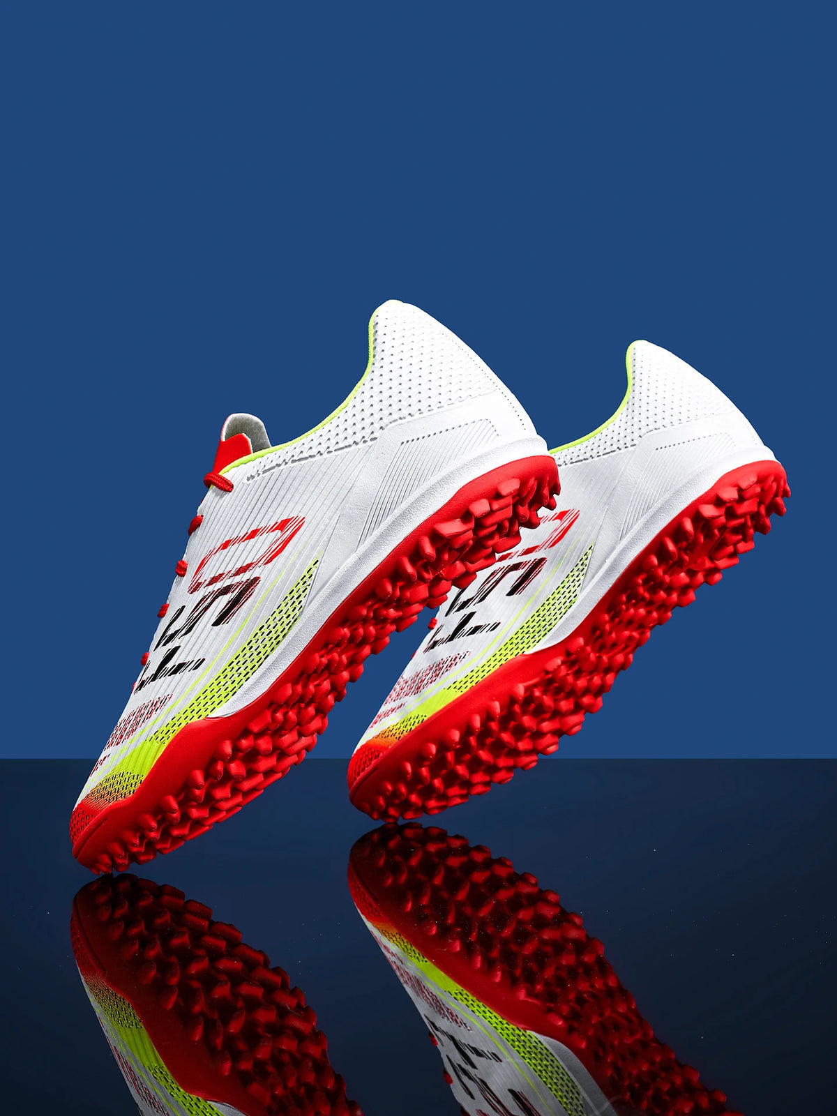 Chaussures de football TF pour adultes, économiques, en tissu PU mélangé, crampons en caoutchouc durables, antidérapantes, pour les passionnés de football amateur.