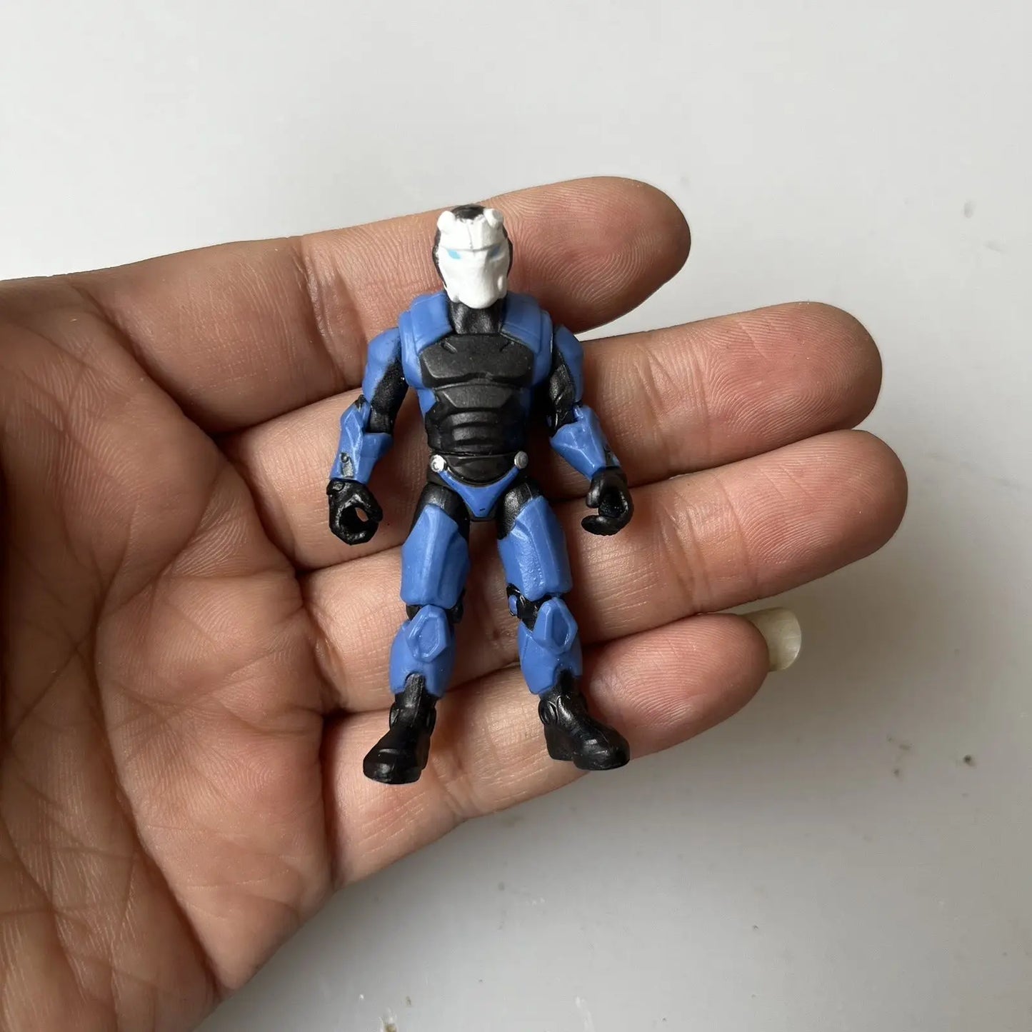 Figura articulada Fortnite Robin Zix Game Peripheral em estilo cartoon — brinquedo criativo com personalidade, ornamento de coleção e presente de aniversário