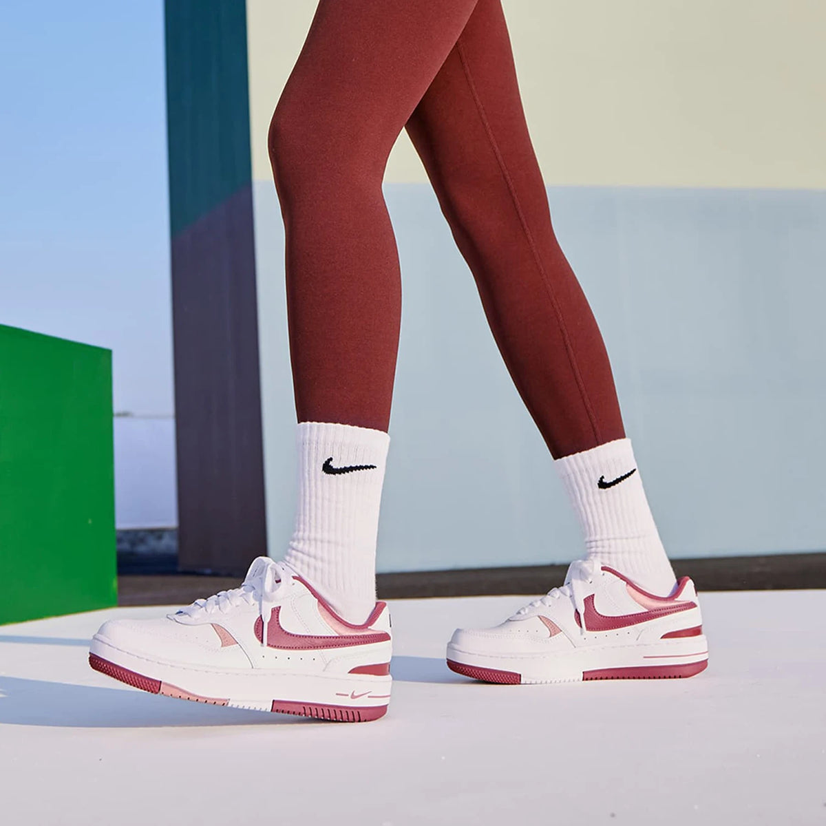 Originální dámské retro sportovní tenisky Nike Gamma Force s tlustou podrážkou a dlouhou životností FQ8877-100
