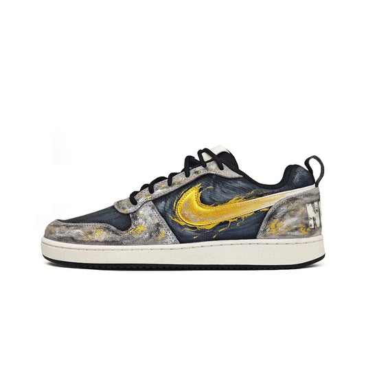 Specialfremstillede sneakers: Nike Court Borough Custom „Black Gold Tarot & Apollo“ lave herresneakers