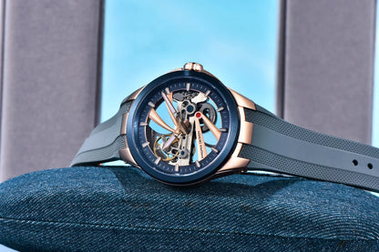PAGANI DESIGN herreur – Luksuriøst mekanisk ur med automatisk optræk, af typen »skelet« (med synligt urværk), udstyret med en tourbillon, safirglas med antirefleksbehandling, vandtæt og selvlysende.