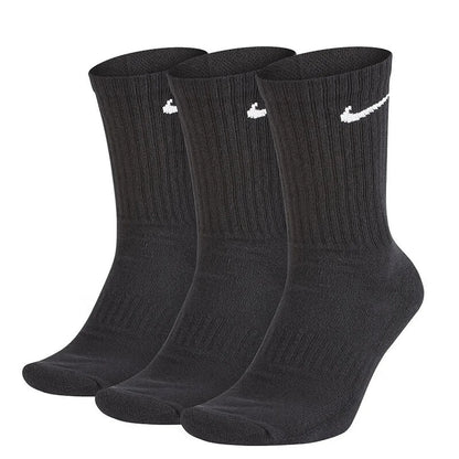Skarpety Nike Skarpety koszykarskie Nike z podgrubioną stopą Długie skarpety sportowe z technologią Dri-FIT zapewniającą oddychalność, zestaw 3 par SX7667-100