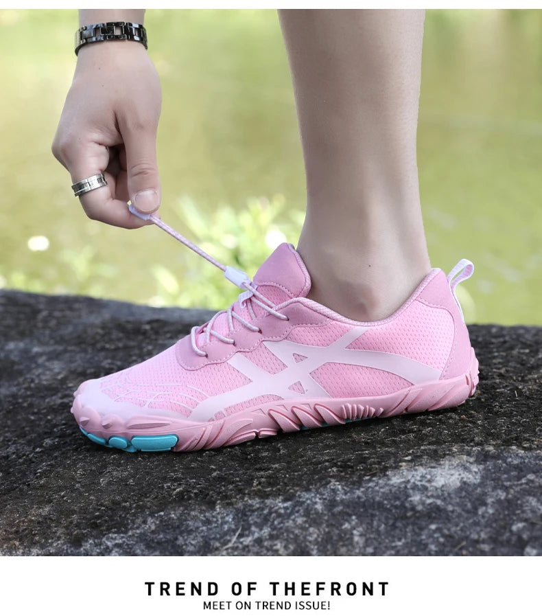 Pár outdoorových športových vodných topánok, topánky na bosé nohy, rýchloschnúce plážové, plavecké, fitness, brodiace, turistické, cyklistické, vodné tenisky