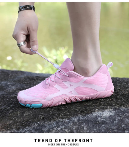 Pár outdoorových športových vodných topánok, topánky na bosé nohy, rýchloschnúce plážové, plavecké, fitness, brodiace, turistické, cyklistické, vodné tenisky